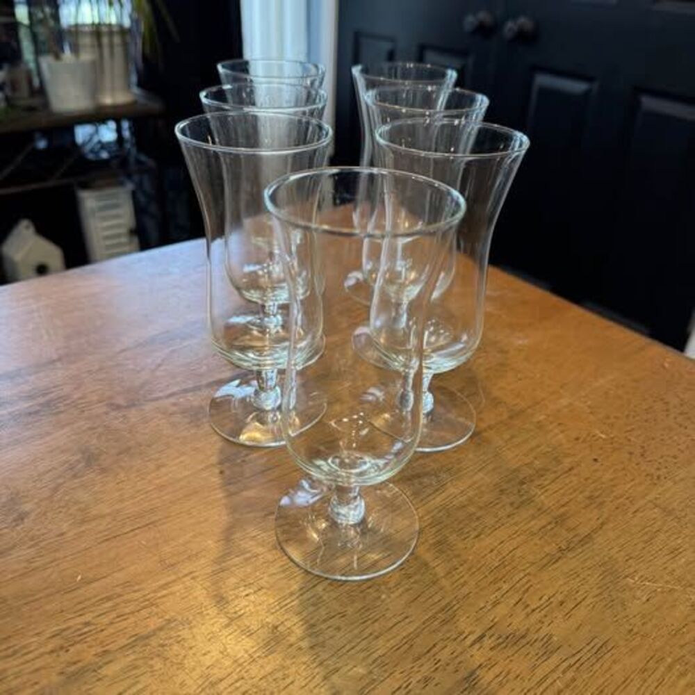 Set of 7 clear stemmed glasses